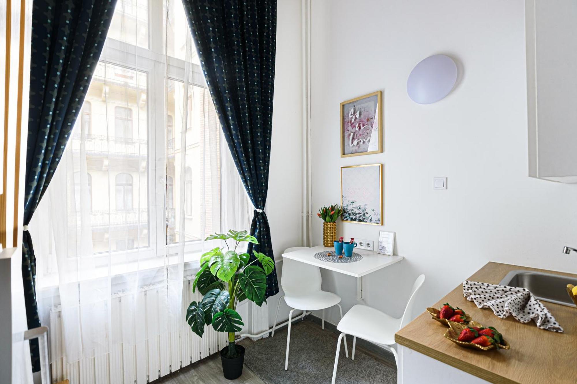 Flora Downtown Apartments — Photos 3