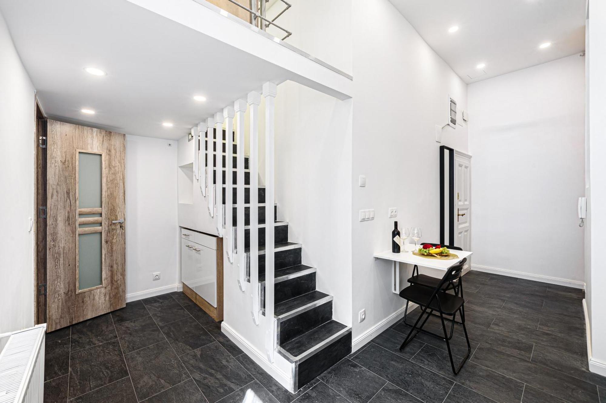 Flora Downtown Apartments — Photos 1